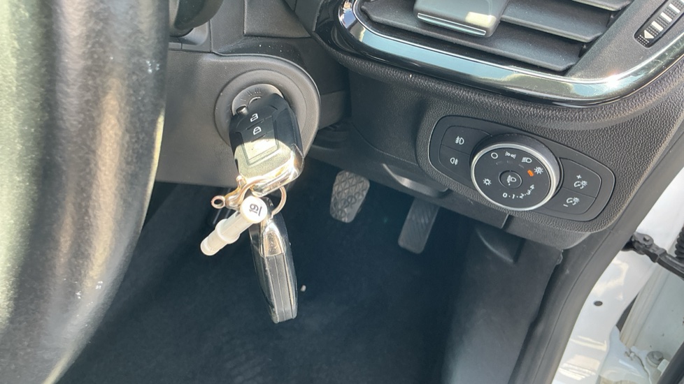 Ford Fiesta 1.1 Zetec 5dr Petrol Hatchback - Image 38