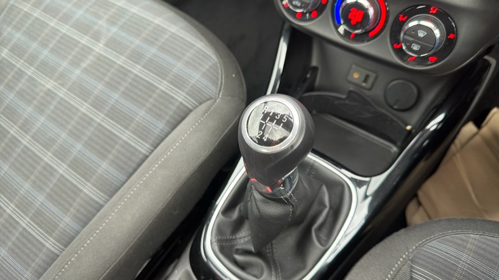 Vauxhall Adam 1.2i Glam 3dr Petrol Hatchback - Image 13