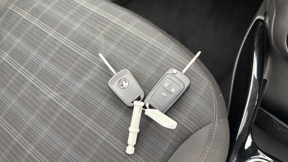 Vauxhall Adam 1.2i Glam 3dr Petrol Hatchback - Image 20