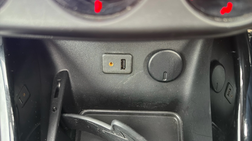 Vauxhall Adam 1.2i Glam 3dr Petrol Hatchback - Image 28