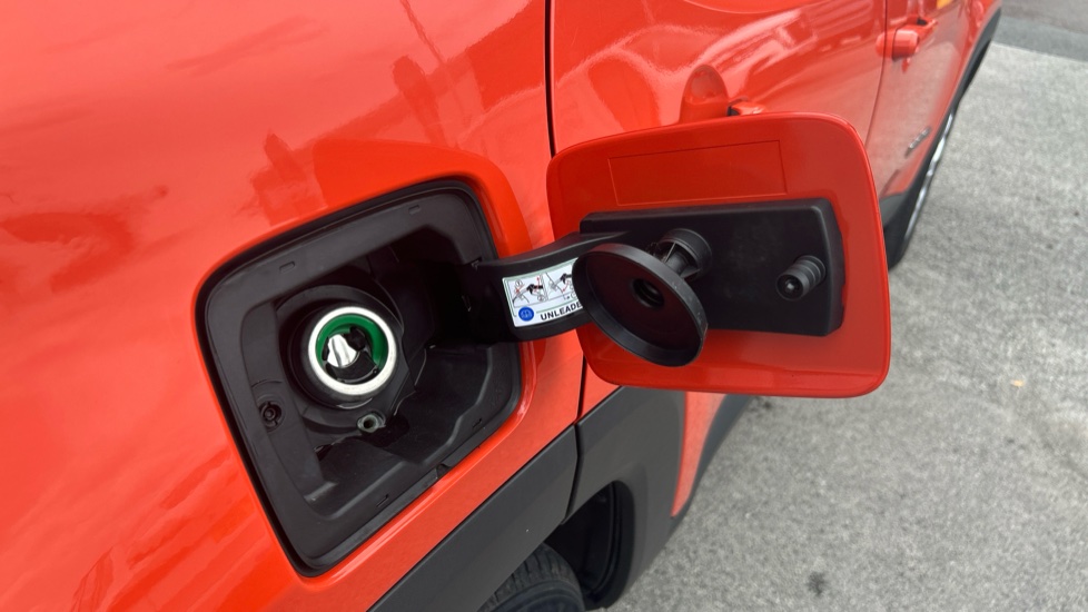 Jeep Renegade 1.6 E-torQ Longitude 5dr Petrol Hatchback - Image 36