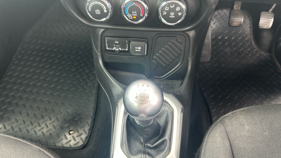 Jeep Renegade 1.6 E-torQ Longitude 5dr Petrol Hatchback - Image 41