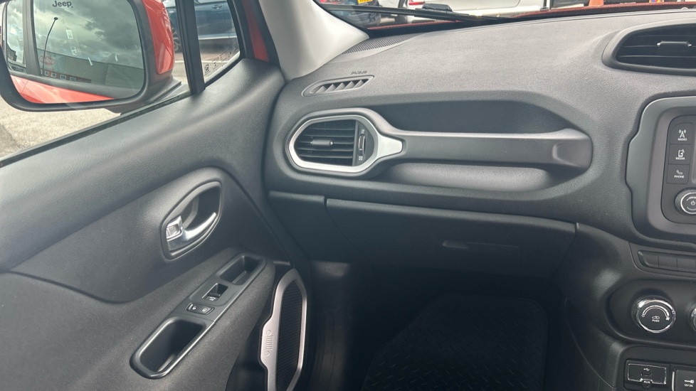 Jeep Renegade 1.6 E-torQ Longitude 5dr Petrol Hatchback - Image 43
