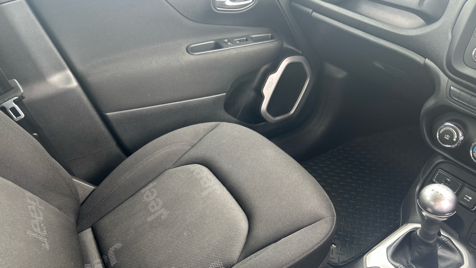 Jeep Renegade 1.6 E-torQ Longitude 5dr Petrol Hatchback - Image 44