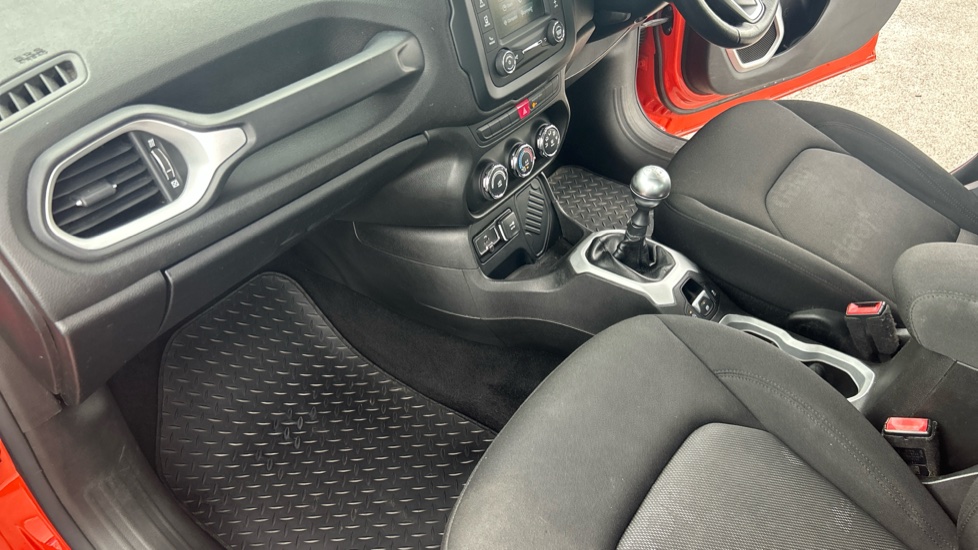 Jeep Renegade 1.6 E-torQ Longitude 5dr Petrol Hatchback - Image 54