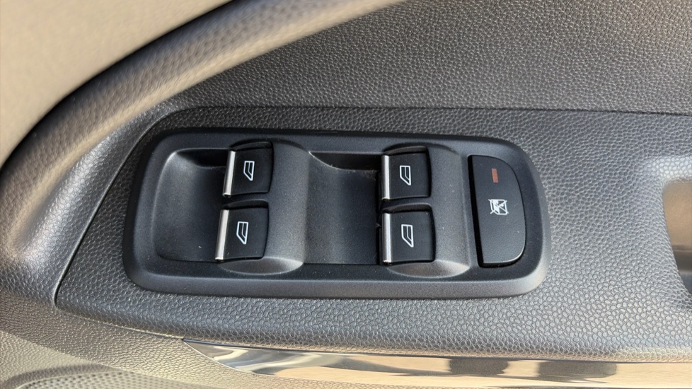 Ford EcoSport 1.5 TDCi 95 Titanium 5dr [17in] Diesel Hatchback - Image 21