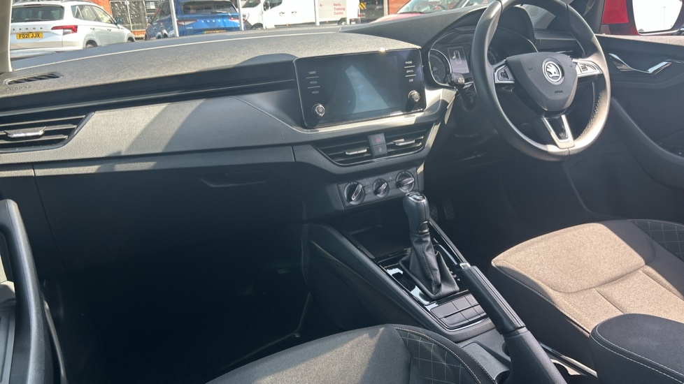 Skoda Kamiq 1.0 TSI SE 5dr DSG Petrol Hatchback - Image 2