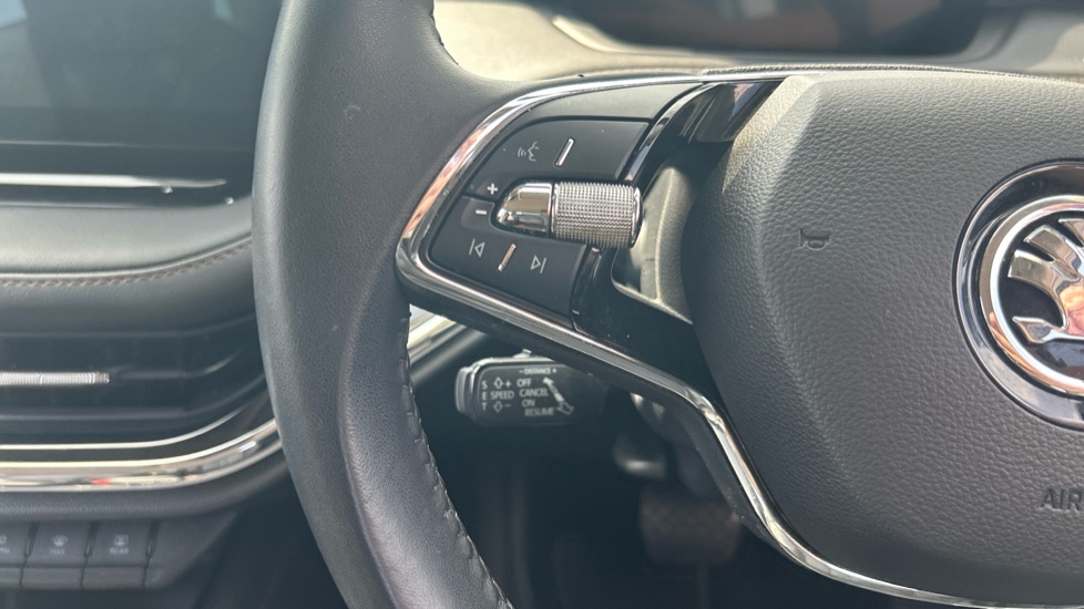 Skoda Enyaq 132kW 60 ecoSuite 62kWh 5dr Auto [120kW] Electric Estate - Image 17