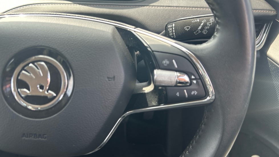 Skoda Enyaq 132kW 60 ecoSuite 62kWh 5dr Auto [120kW] Electric Estate - Image 18
