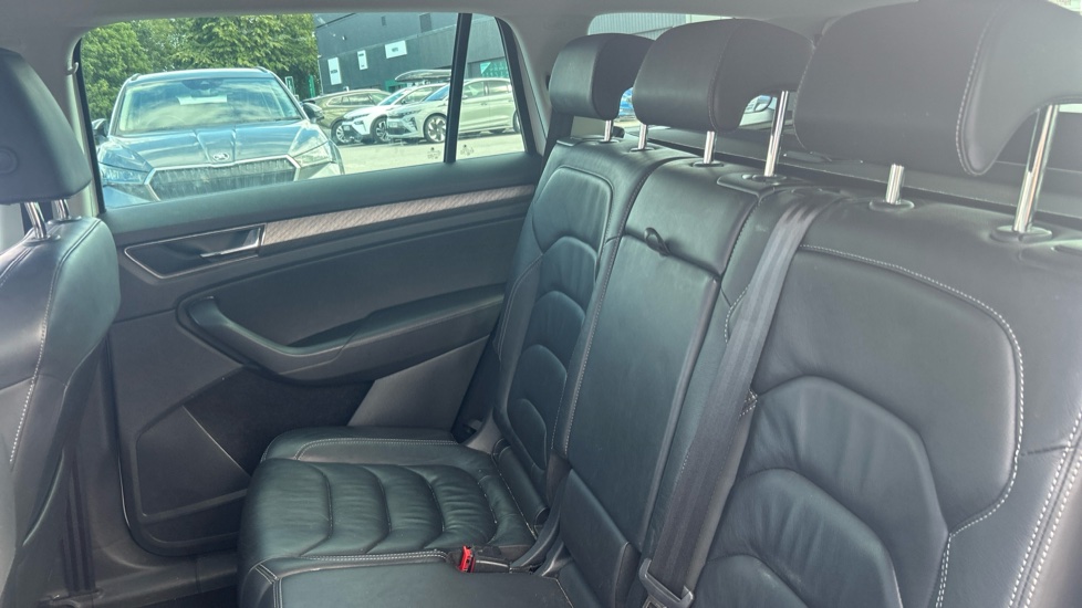 Skoda Kodiaq 1.5 TSI SE L Executive 5dr DSG [7 Seat] Petrol Estate - Image 16