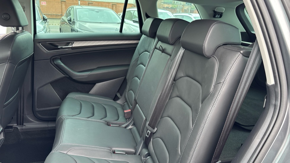 Skoda Kodiaq 1.5 TSI SE L Executive 5dr DSG [7 Seat] Petrol Estate - Image 16