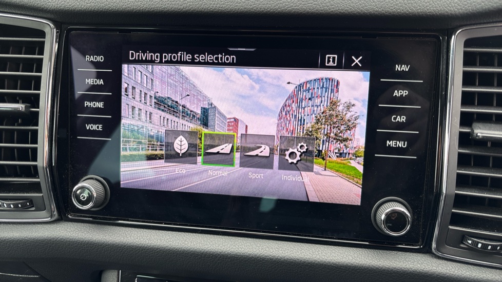 Skoda Kodiaq 1.5 TSI SE L Executive 5dr DSG [7 Seat] Petrol Estate - Image 25