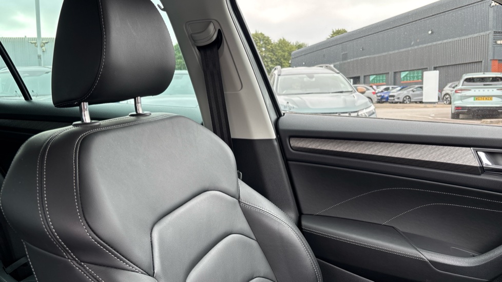Skoda Kodiaq 1.5 TSI SE L Executive 5dr DSG [7 Seat] Petrol Estate - Image 30