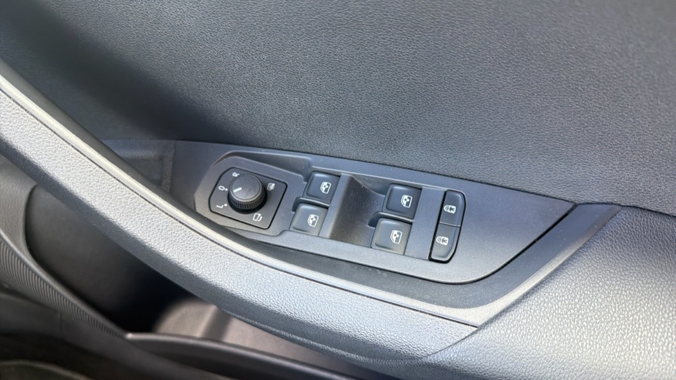 Skoda Karoq 1.5 TSI Sportline Edition 5dr DSG Petrol Estate - Image 27