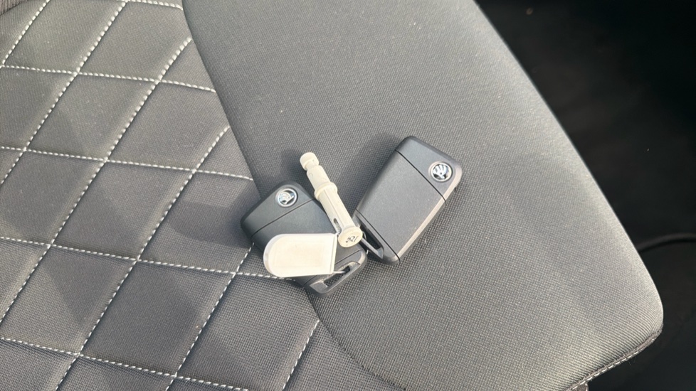 Skoda Karoq 1.5 TSI Sportline Edition 5dr DSG Petrol Estate - Image 36