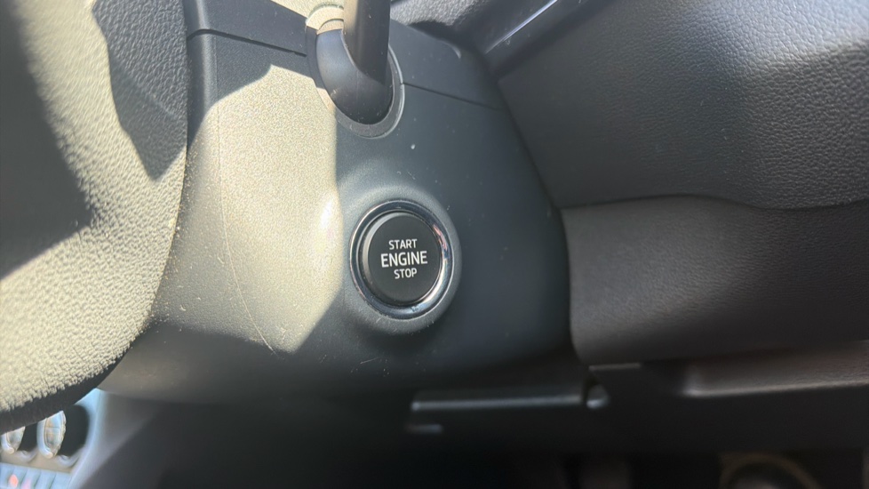 Skoda Karoq 1.5 TSI SE Drive 5dr Petrol Estate - Image 25