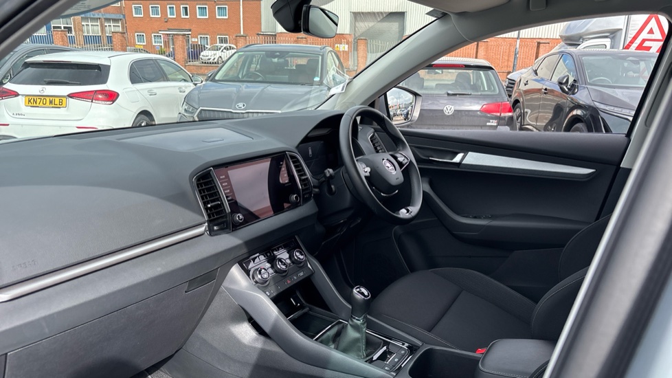 Skoda Karoq 1.0 TSI SE Drive 5dr Petrol Estate - Image 2