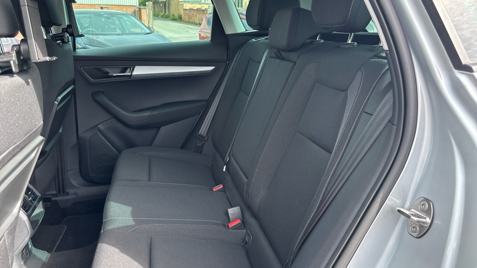 Skoda Karoq 1.0 TSI SE Drive 5dr Petrol Estate - Image 16