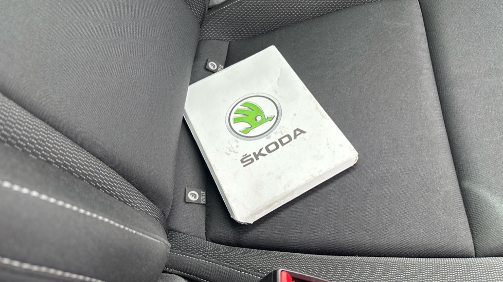 Skoda Karoq 1.0 TSI SE Drive 5dr Petrol Estate - Image 30