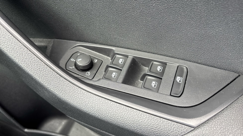 Skoda Karoq 1.0 TSI SE Drive 5dr Petrol Estate - Image 35