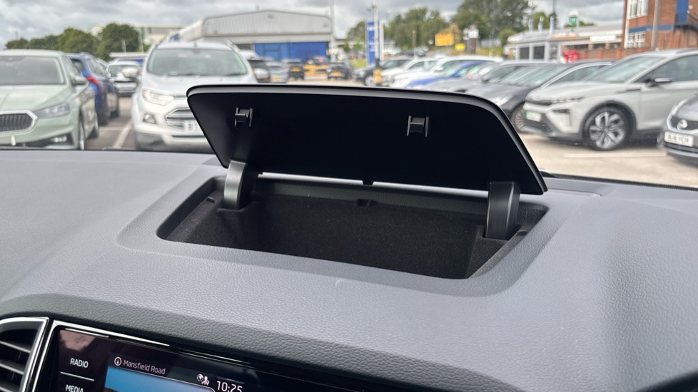 Skoda Karoq 1.0 TSI SE Drive 5dr Petrol Estate - Image 36