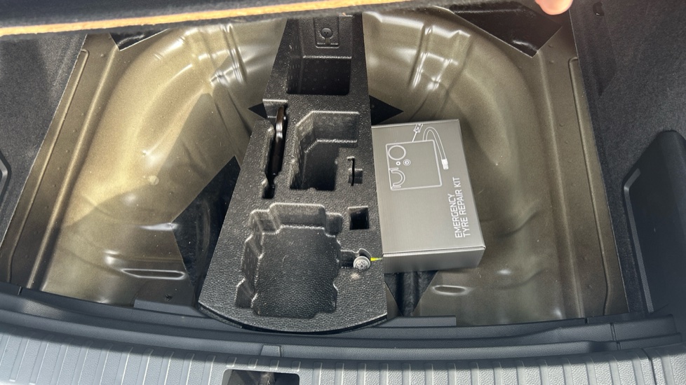 Skoda Karoq 2.0 TDI SE Drive 5dr DSG Diesel Estate - Image 36