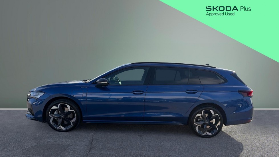 Skoda Superb 1.5 TSI iV Sportline 5dr DSG Estate - Image 4