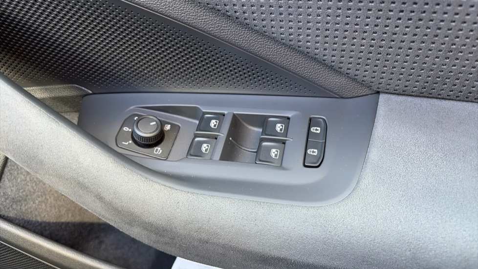 Skoda Superb 1.5 TSI iV Sportline 5dr DSG Estate - Image 19