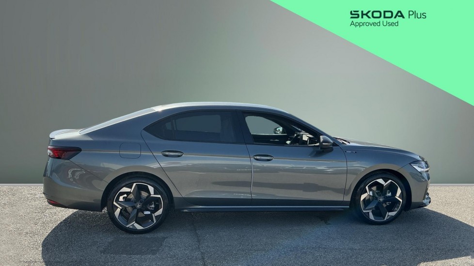 Skoda Superb 1.5 TSI e-TEC Sportline 5dr DSG Petrol Hatchback - Image 4