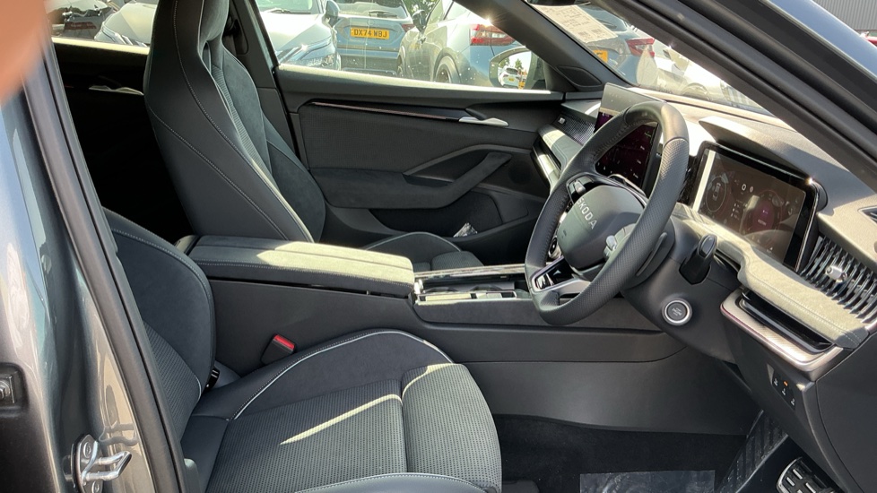 Skoda Superb 1.5 TSI e-TEC Sportline 5dr DSG Petrol Hatchback - Image 15