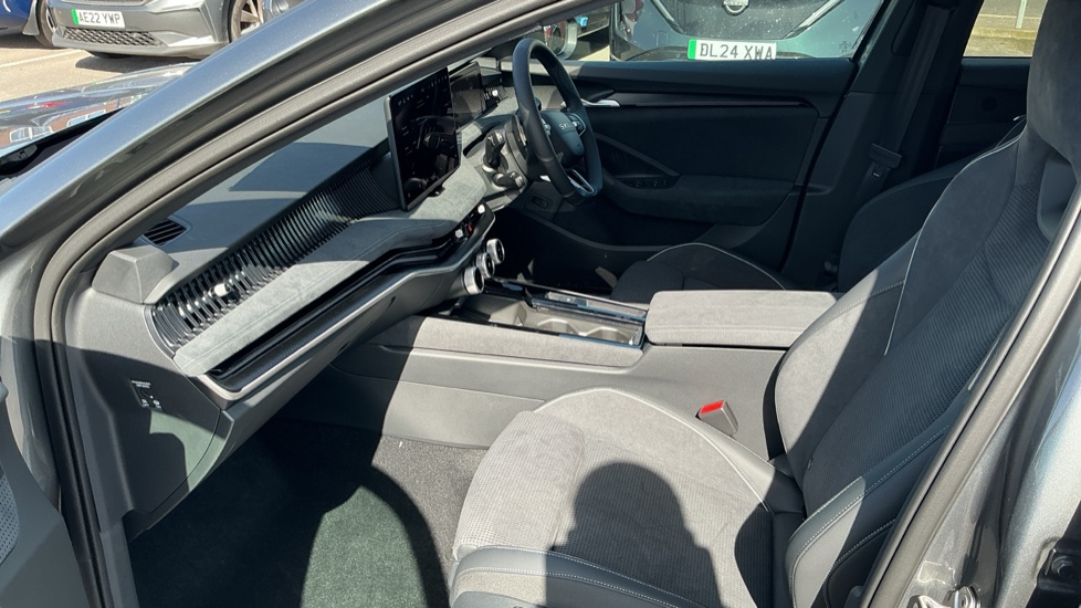Skoda Superb 1.5 TSI e-TEC Sportline 5dr DSG Petrol Hatchback - Image 43