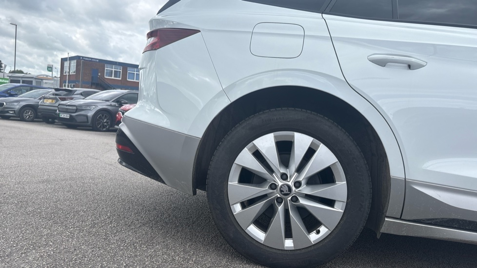 Skoda Enyaq 150kW 60 SE L 63kWh 5dr Auto Electric Estate - Image 5