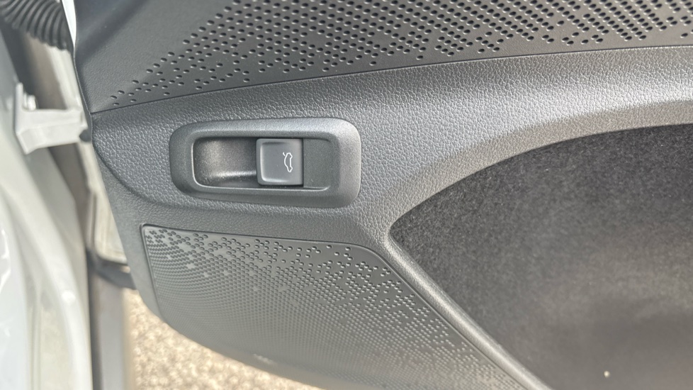 Skoda Enyaq 150kW 60 SE L 63kWh 5dr Auto Electric Estate - Image 27