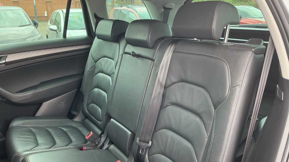 Skoda Kodiaq 1.5 TSI SE L Executive 5dr DSG [7 Seat] Petrol Estate - Image 16