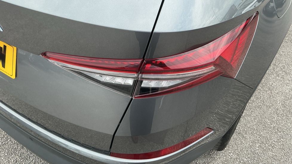 Skoda Kodiaq 1.5 TSI SE L Executive 5dr DSG [7 Seat] Petrol Estate - Image 32