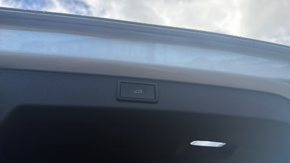 Skoda Enyaq 150kW 60 SE L 63kWh 5dr Auto Electric Estate - Image 22