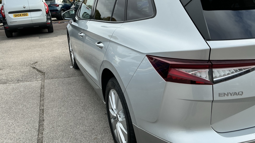 Skoda Enyaq 150kW 60 SE L 63kWh 5dr Auto Electric Estate - Image 32
