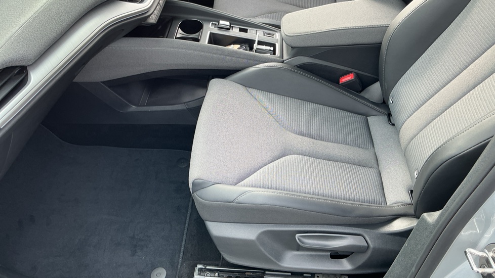 Skoda Enyaq 150kW 60 SE L 63kWh 5dr Auto Electric Estate - Image 35