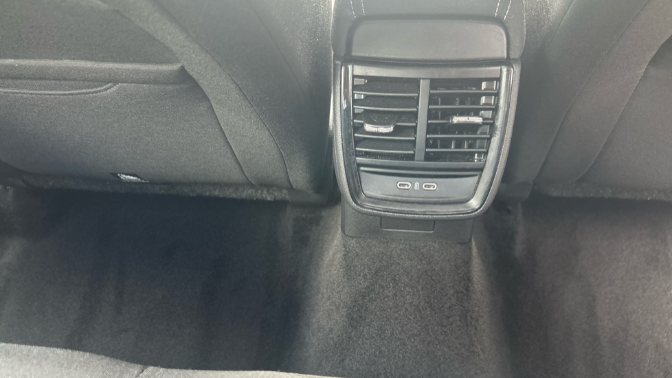 Skoda Kamiq 1.0 TSI SE Edition 5dr DSG Petrol Hatchback - Image 32