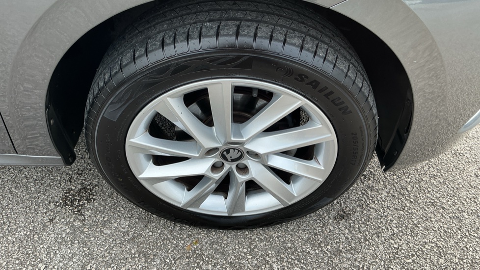 Skoda Kamiq 1.0 TSI SE Edition 5dr DSG Petrol Hatchback - Image 32