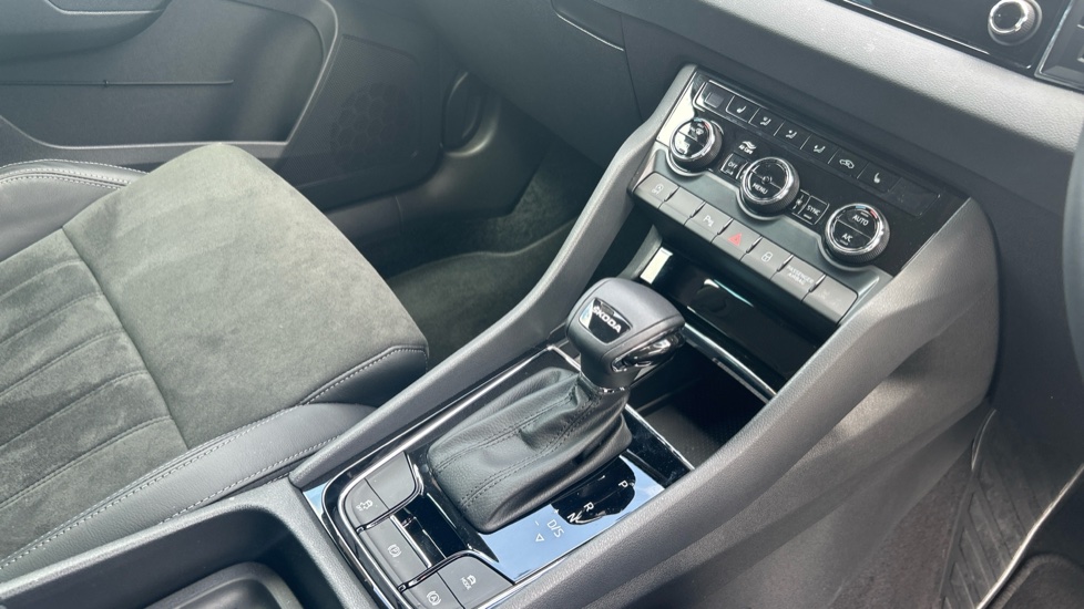 Skoda Karoq 1.5 TSI SE L 5dr DSG Petrol Estate - Image 14
