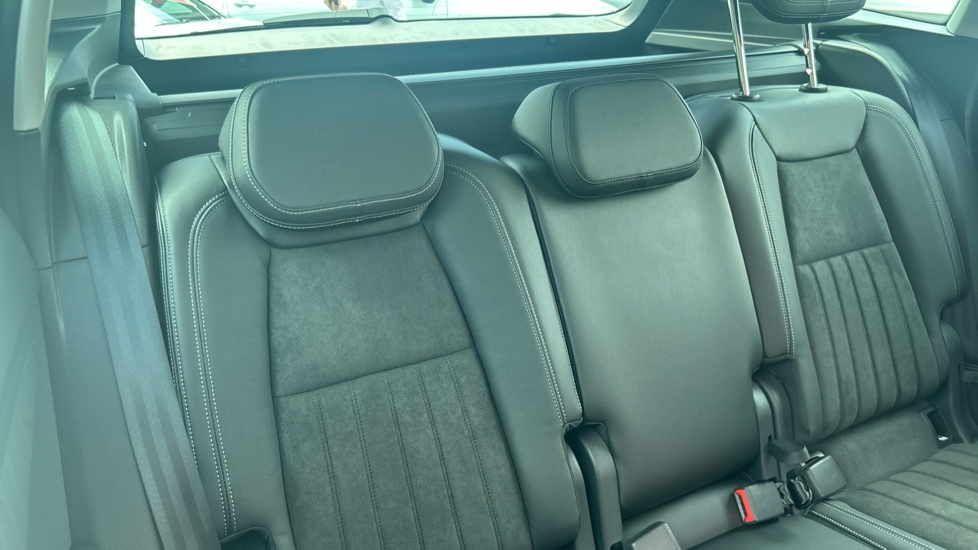 Skoda Karoq 1.5 TSI SE L 5dr DSG Petrol Estate - Image 16