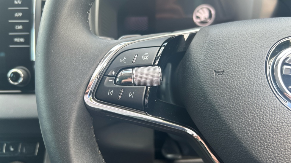 Skoda Karoq 1.5 TSI SE L 5dr DSG Petrol Estate - Image 17