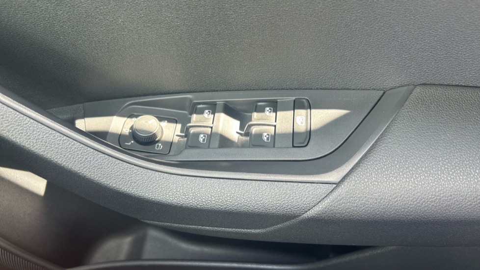Skoda Karoq 1.5 TSI SE L 5dr DSG Petrol Estate - Image 27