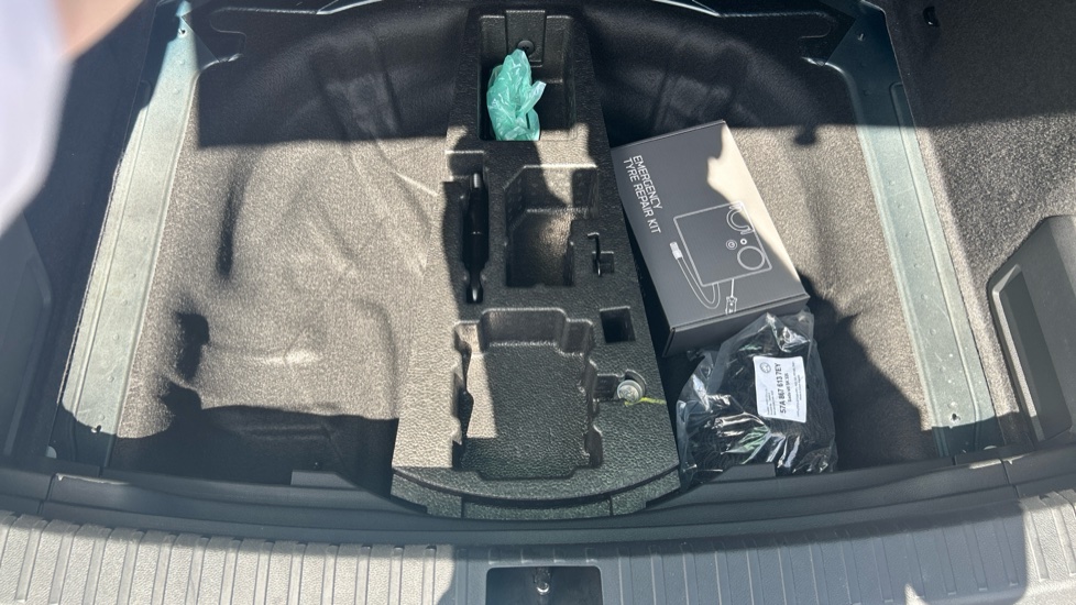 Skoda Karoq 1.5 TSI SE L 5dr DSG Petrol Estate - Image 33