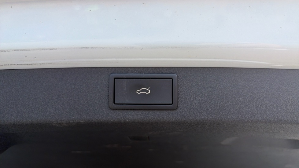 Skoda Enyaq 150kW 80 ecoSuite 82kWh 5dr Auto [125kW] Electric Estate - Image 41