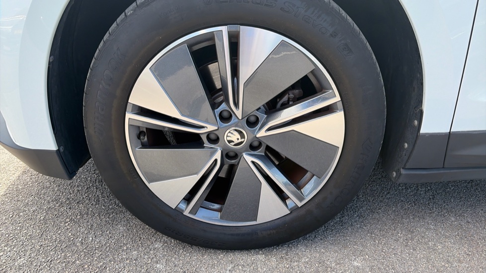 Skoda Enyaq 150kW 80 ecoSuite 82kWh 5dr Auto [125kW] Electric Estate - Image 43