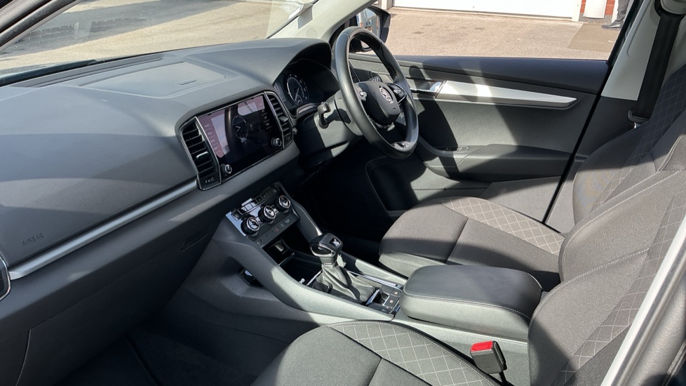 Skoda Karoq 1.5 TSI SE 5dr DSG Petrol Estate - Image 2