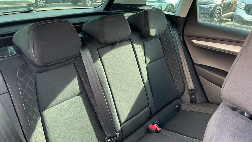 Skoda Karoq 1.5 TSI SE 5dr DSG Petrol Estate - Image 16