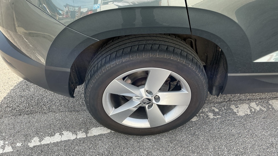 Skoda Karoq 1.5 TSI SE 5dr DSG Petrol Estate - Image 35